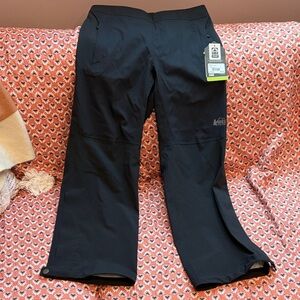 REI Black Talusphere Women's Softshell Hiking Pants